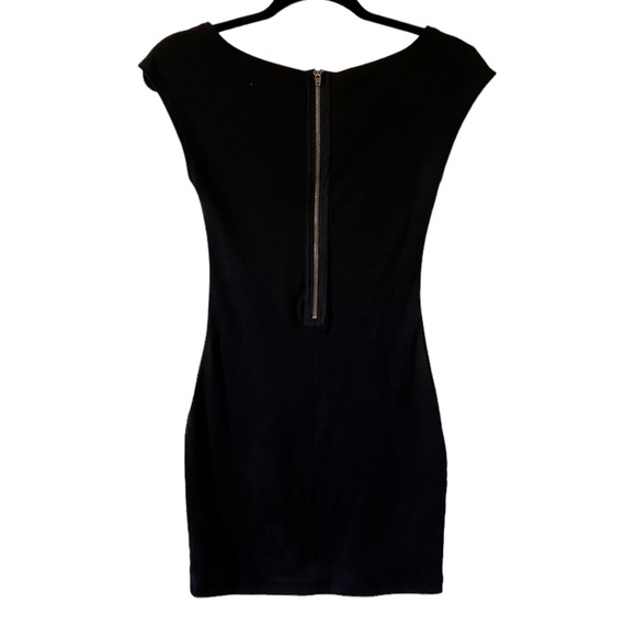 Better B Women’s Black Sleeveless Formfitting Dress - Picture 2 of 5